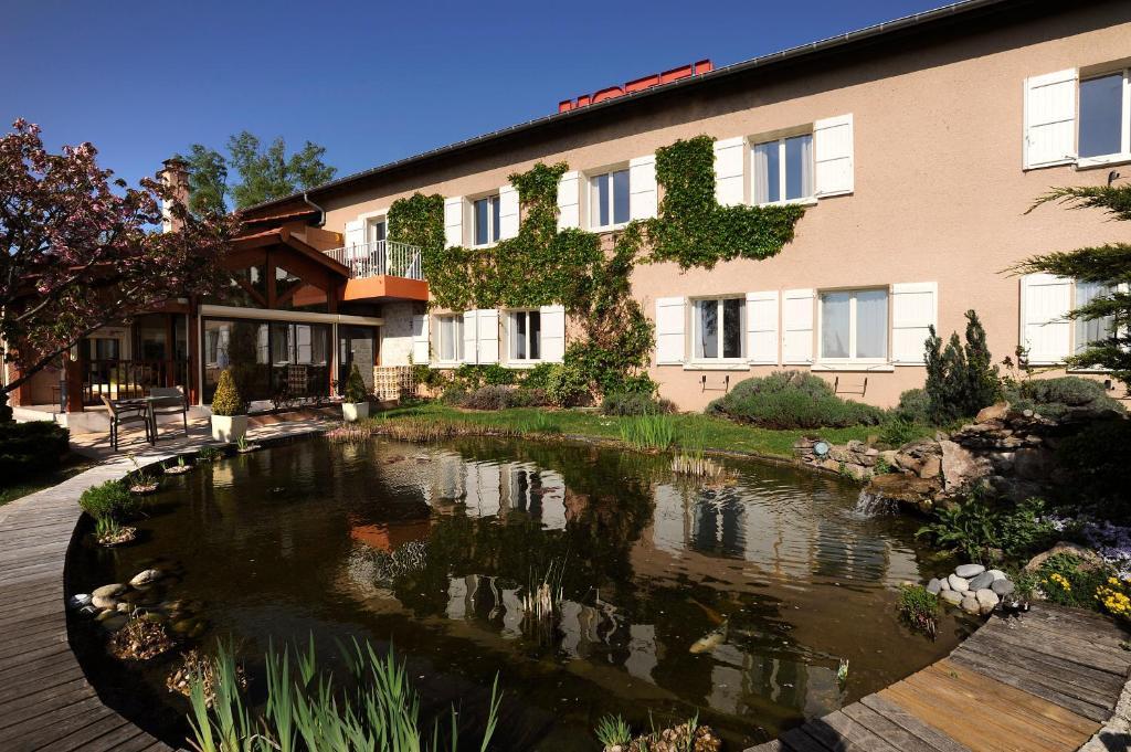 Logis Hotel Des Grands Vins Флёри Номер фото